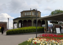 Haupteingang, Wilhelma Stuttgart (April 2016) | Foto: Heike Sichting