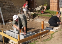 Arbeitseinsatz Grundmauer Foto S. Adaschkiewitz Jpg