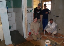 Fliesenarbeiten am Pilgerquartier Foto S.Adascghkiewitz