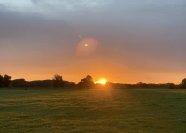Sonnenaufgang in der Lieben Aue (Oktober 2021) | Foto: Heike Sichting