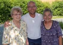 Frau Noser, Henrik und Hermine | Foto: Holger Simmat