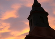 Der Kirchturm im Abendrot (2008) | Foto: Heike Sichting