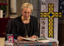 Marion Magas liest von Hiddensee (Nov. 2013) | Foto: Holger Simmat