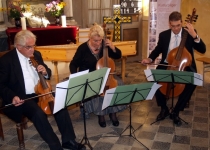 Die Gambenfamilie spielt auf | Foto: Siegfried Adaschkiewitz