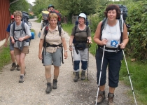 Diese Pilgertruppe half uns fleissig beim Kiesschippen für das Fundament der Herberge (2007) | Foto Siegfried Adaschkiewitz
