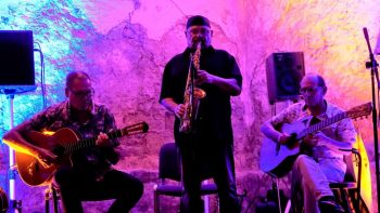 Side By Saite - Guitar Action